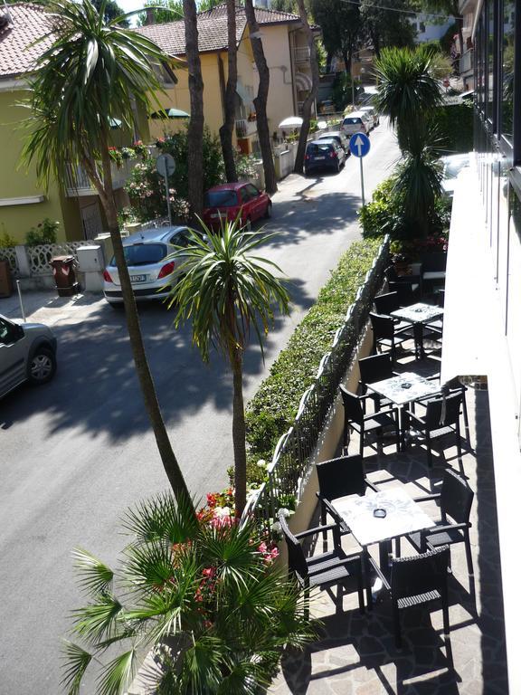 Blu Star Hotel Gabicce Mare Exterior foto